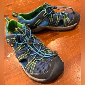 Teva Kids Unisex Manatee Sandals sz 4